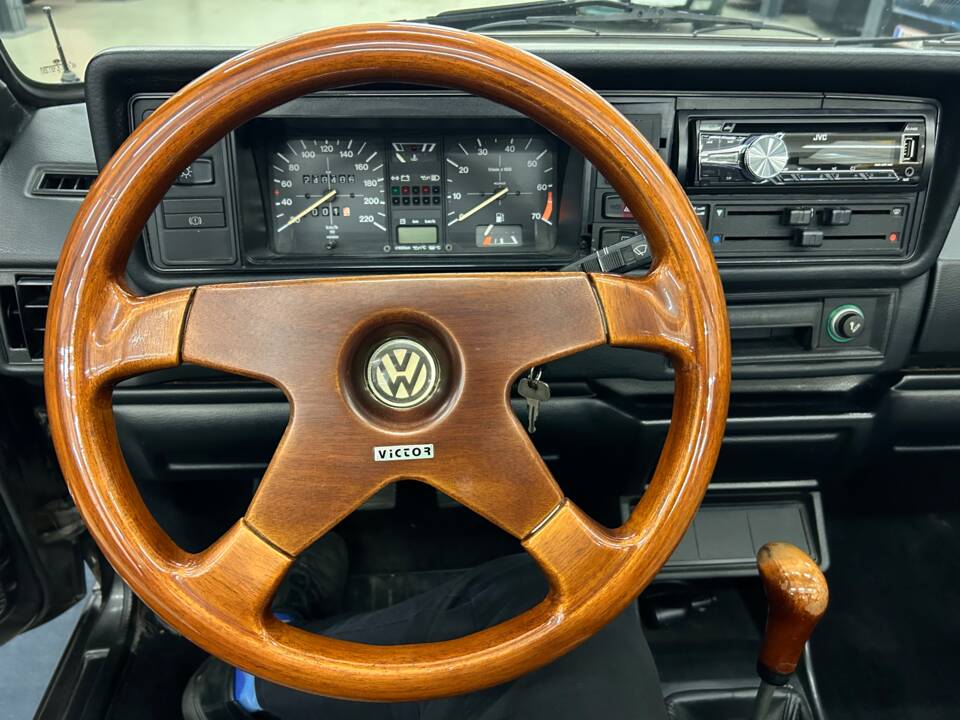 Bild 13/35 von Volkswagen Golf Mk I Convertible 1.8 (1990)