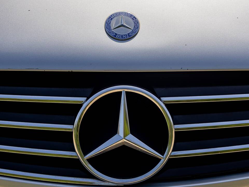 Image 19/50 of Mercedes-Benz CLK 55 AMG (2003)