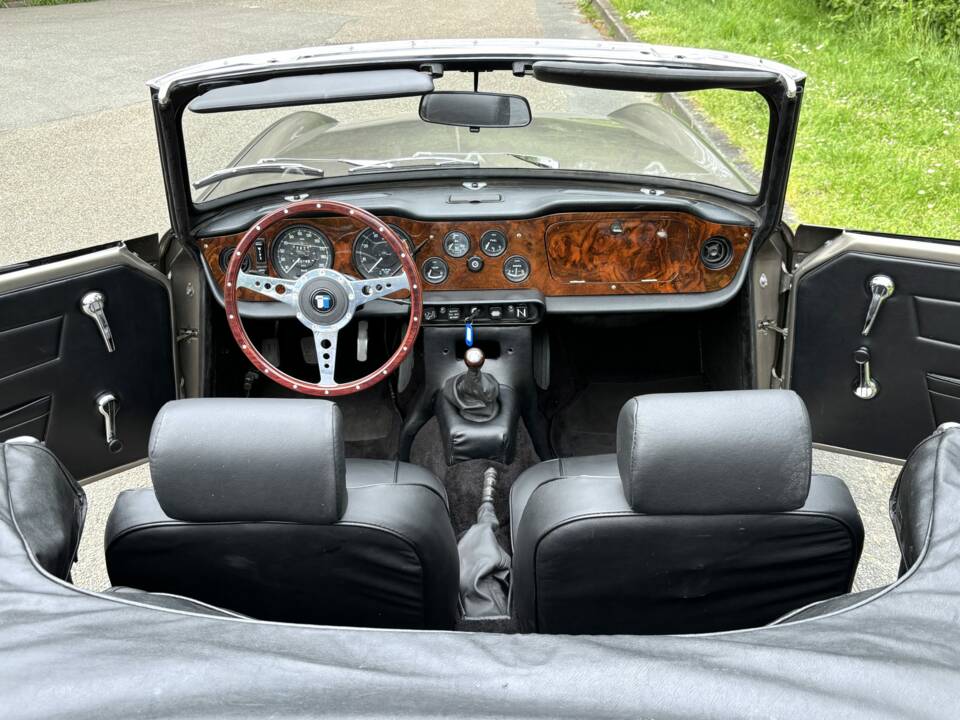 Afbeelding 7/14 van Triumph TR 6 PI (1972)