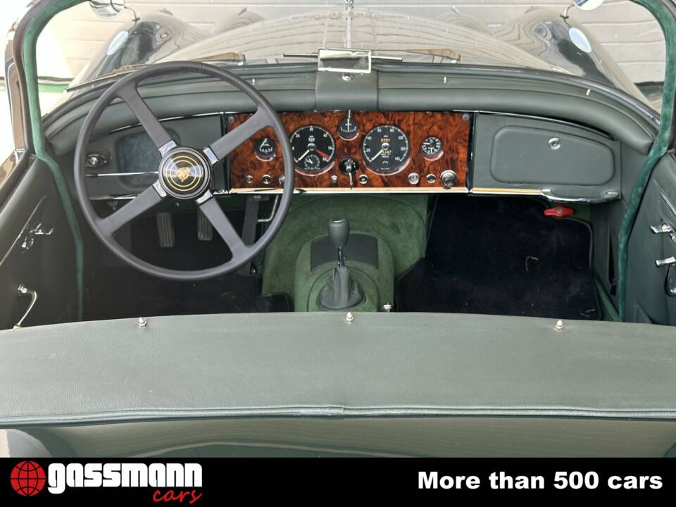 Image 14/15 de Jaguar XK 150 3.4 S OTS (1961)