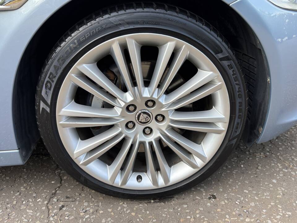 Image 47/50 of Jaguar XJ 5.0 (2011)