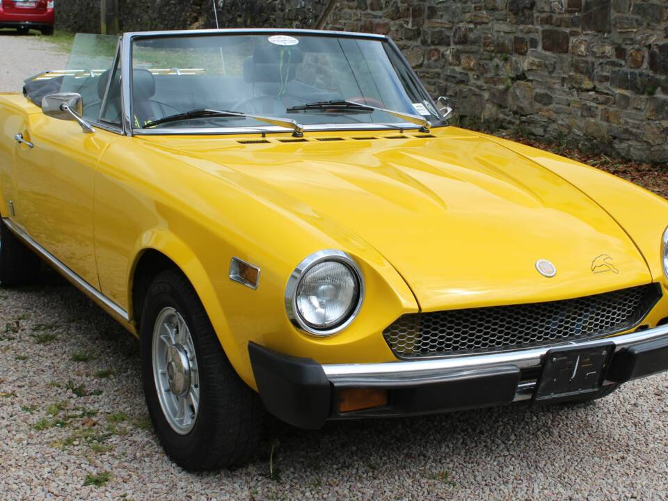 Immagine 3/9 di FIAT 124 Spider CS1 (1975)