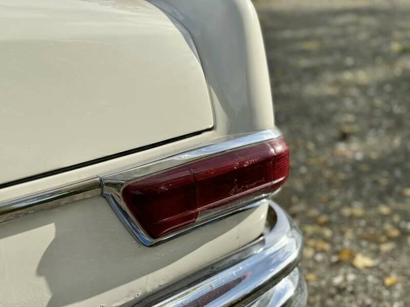 Image 8/50 of Mercedes-Benz 220 SE b (1963)