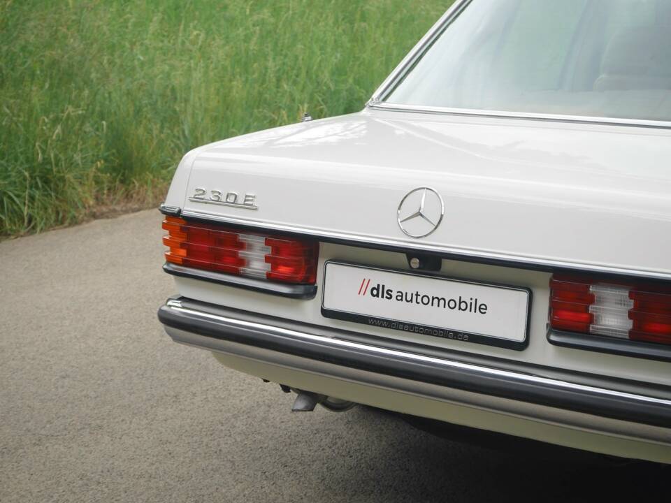 Immagine 39/50 di Mercedes-Benz 230 E (1900)