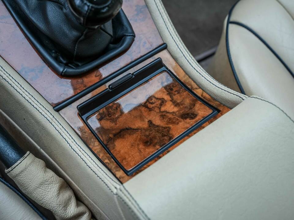 Immagine 40/55 di Jaguar XJ 40 (XJ-R) (1990)