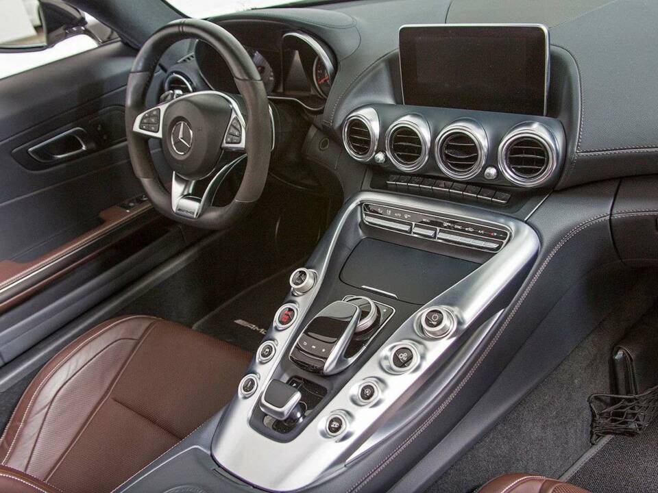 Image 16/20 of Mercedes-AMG GT C (2018)