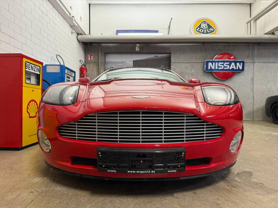 Immagine 3/18 di Aston Martin V12 Vanquish (2003)