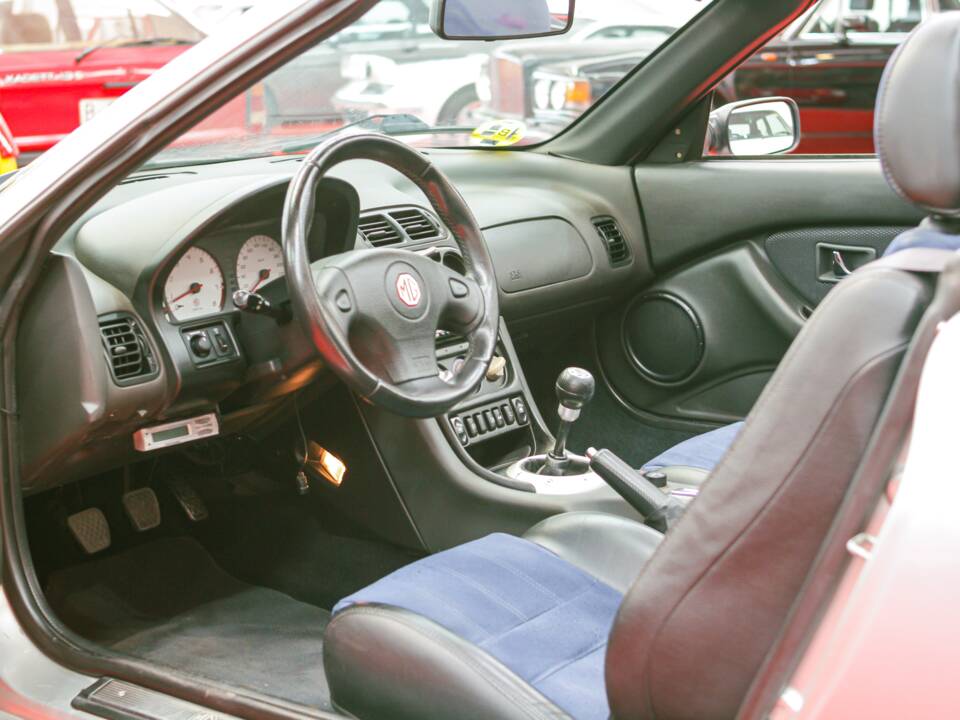 Image 24/29 of MG TF 120 (2003)