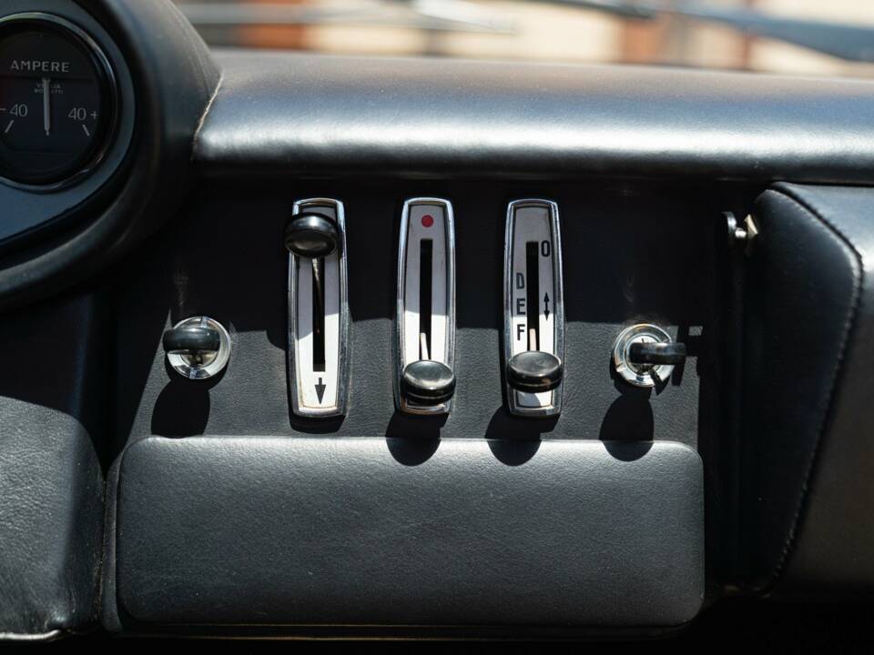 Image 40/50 de Ferrari Dino 246 GT (1971)