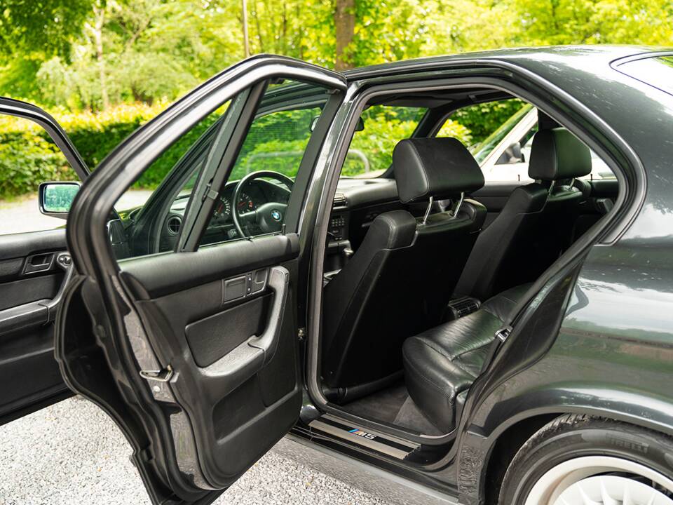 Bild 21/45 von BMW M5 (1992)