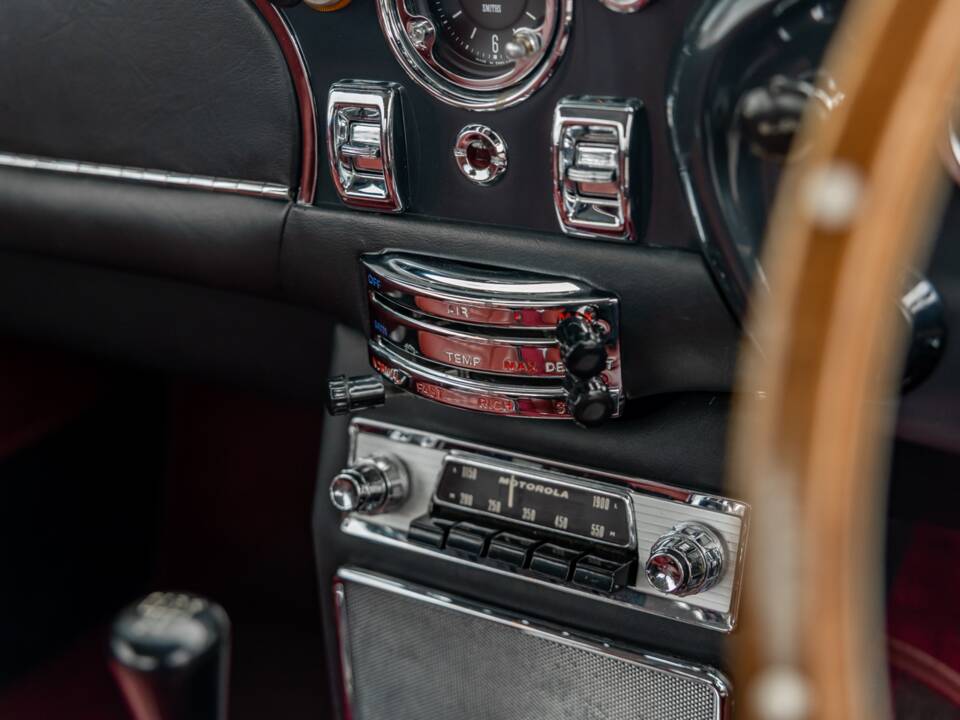 Immagine 48/74 di Aston Martin DB 5 Vantage (1964)