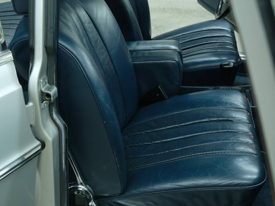 Image 36/50 of Mercedes-Benz 300 SEL 3.5 (1972)