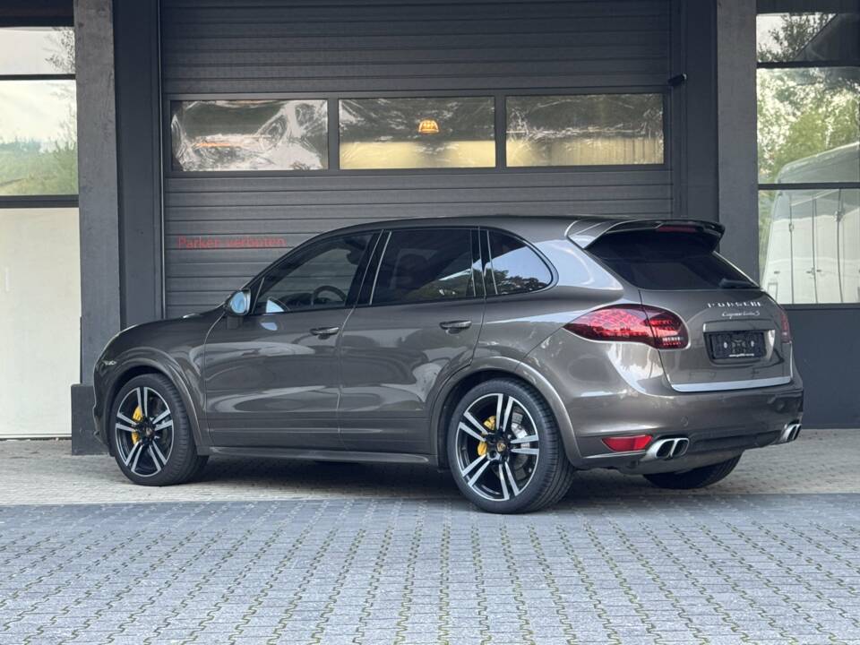 Bild 6/24 von Porsche Cayenne Turbo S (2014)