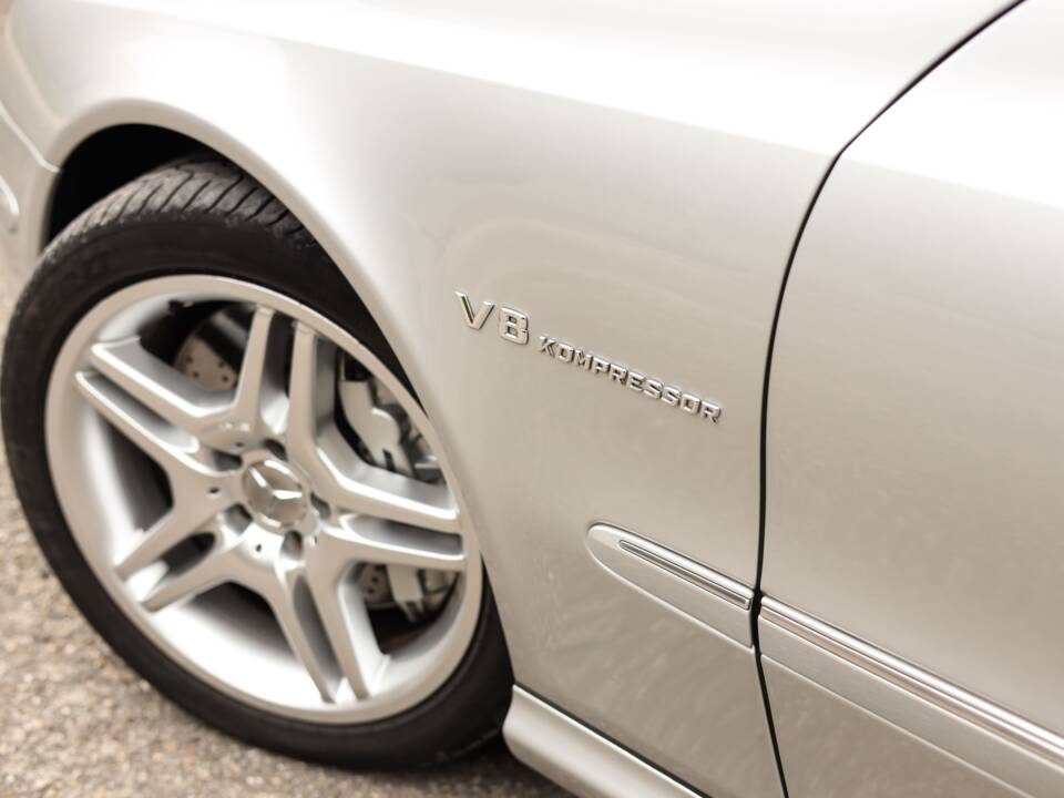 Image 62/72 of Mercedes-Benz E 55 AMG (2002)