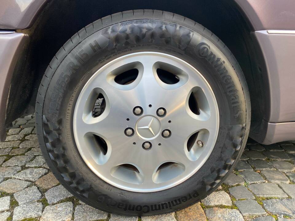 Bild 35/35 von Mercedes-Benz 230 CE (1992)
