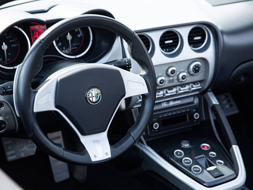 Immagine 26/39 di Alfa Romeo 8C Spider (2010)
