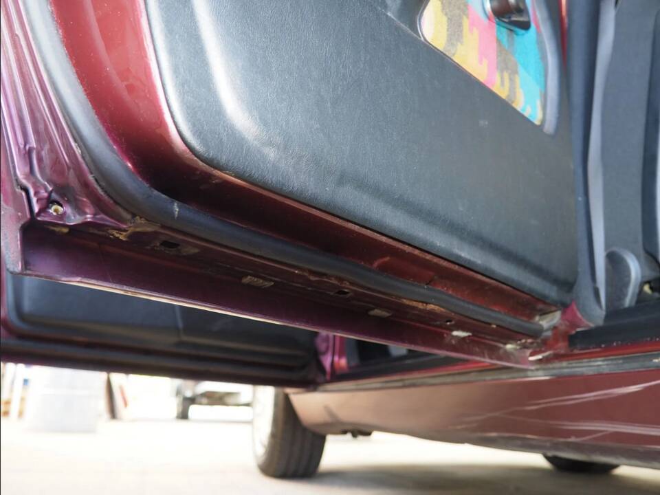 Image 93/137 of Mercedes-Benz 190 E 1.8 Avantgarde &quot;Rosso&quot; (1992)