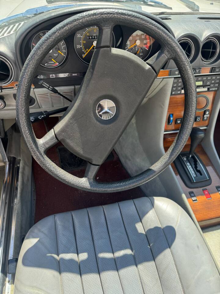 Image 17/28 of Mercedes-Benz 380 SL (1981)