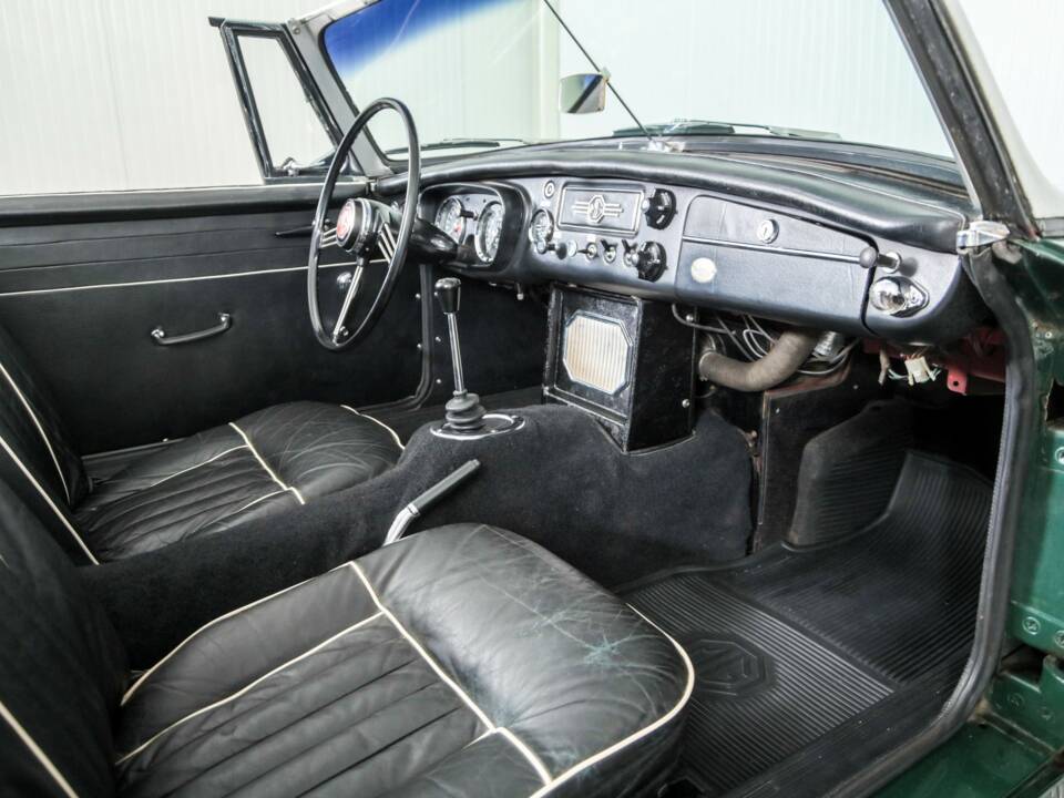 Afbeelding 12/50 van MG MGB (1965)