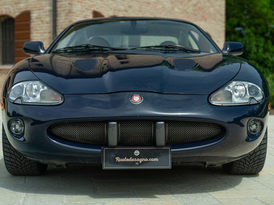 Image 3/50 de Jaguar XKR (2000)