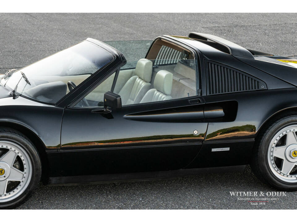 Image 21/41 de Ferrari 328 GTS (1989)