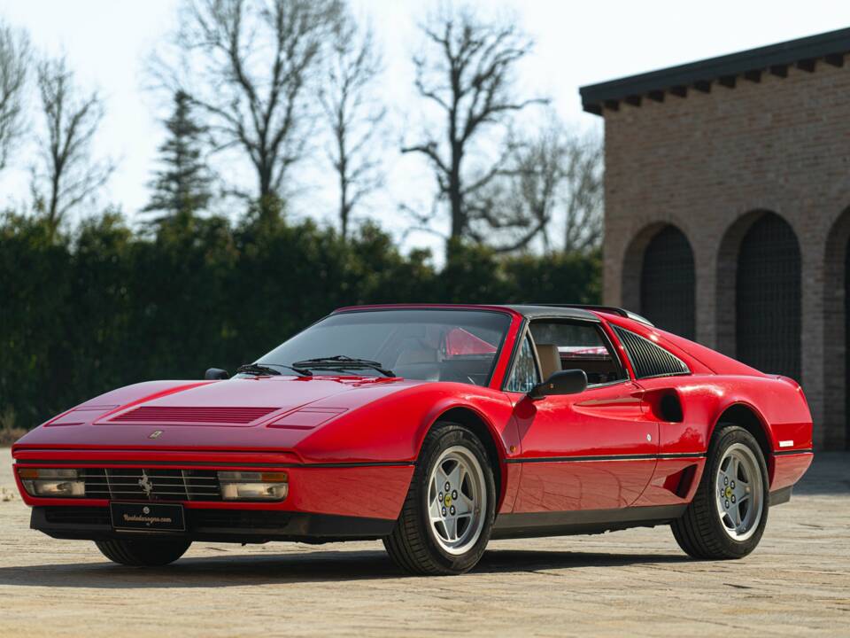 Image 11/50 of Ferrari 208 GTS Turbo (1986)