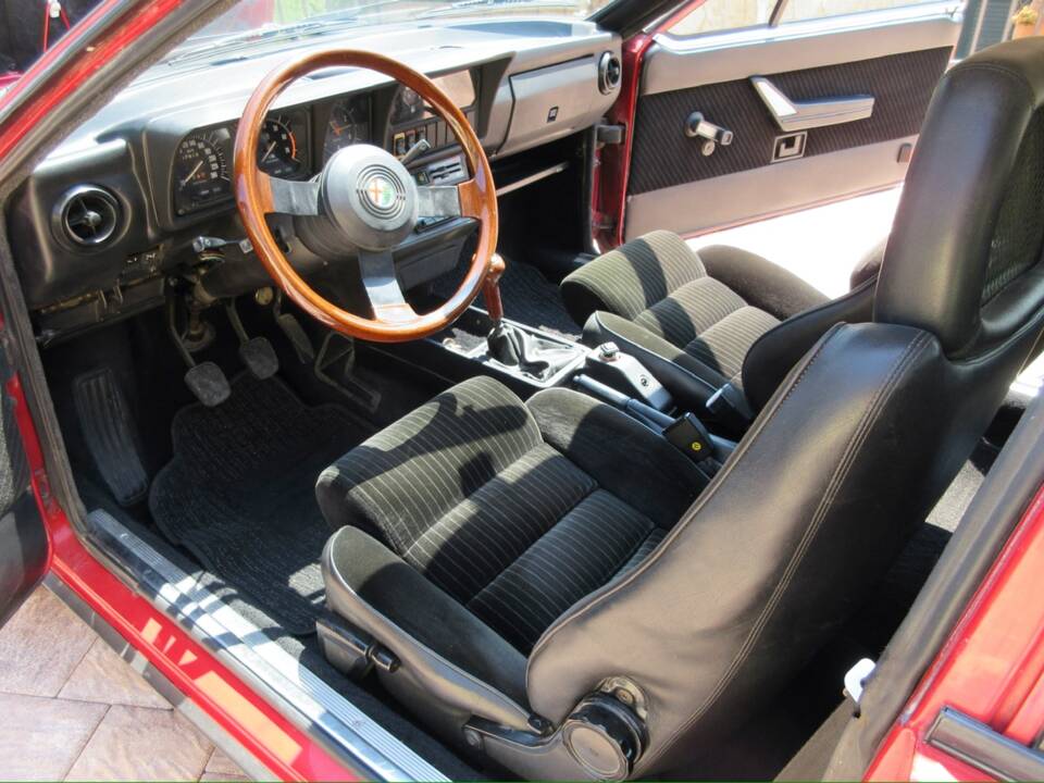 Bild 8/31 von Alfa Romeo GTV 2.0 (1982)