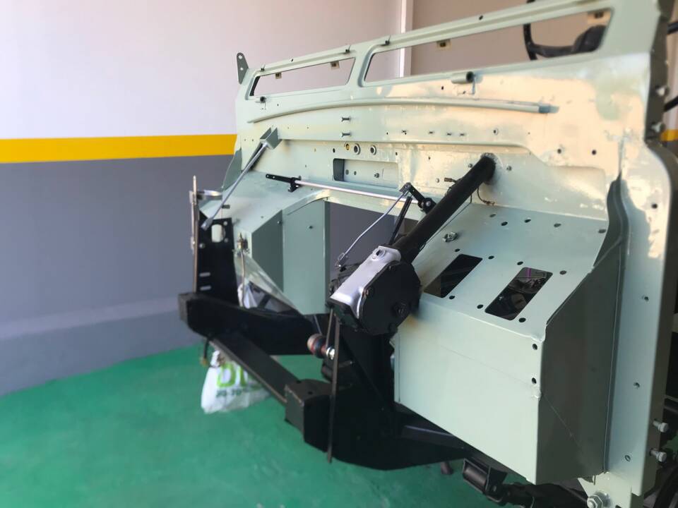 Image 26/39 of Land Rover Forward Control (1975)