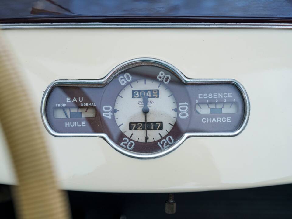 Immagine 23/33 di Renault 4 CV Décapotable (1951)