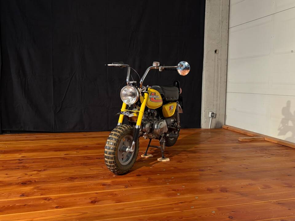 Immagine 2/16 di Honda Z 50 J Monkey (1976)