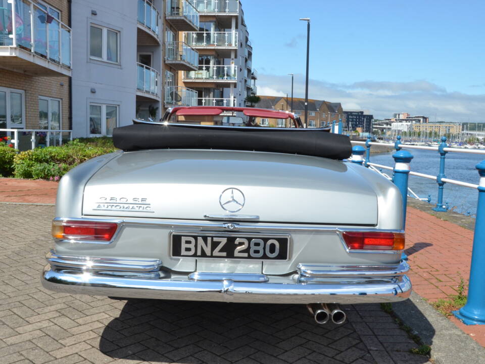 Image 18/32 de Mercedes-Benz 280 SE (1969)