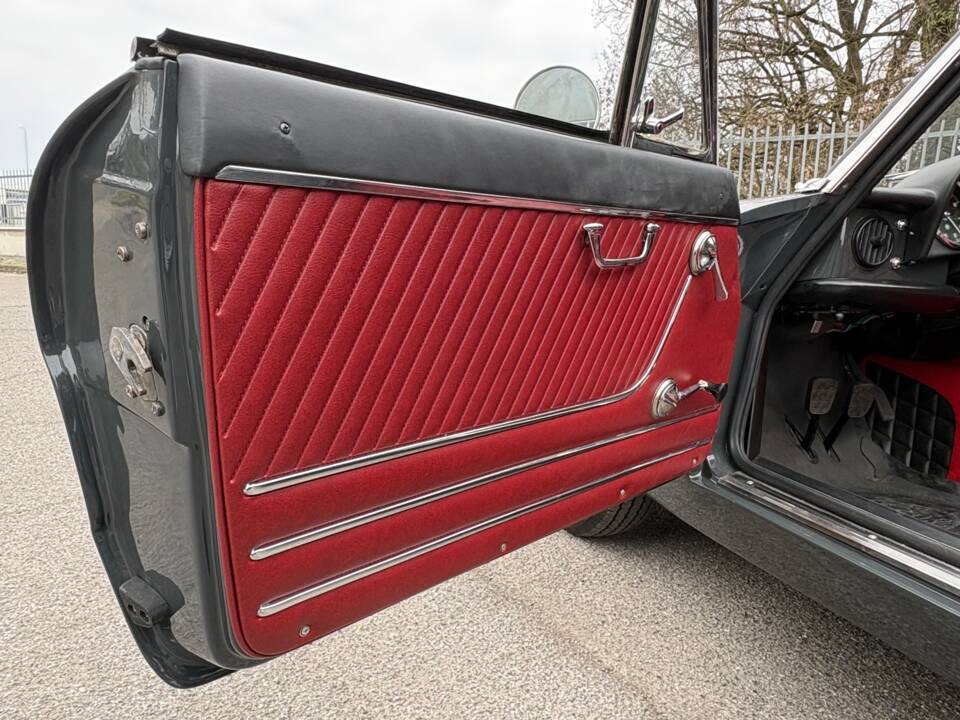 Imagen 10/32 de Alfa Romeo 1750 Spider (1970)