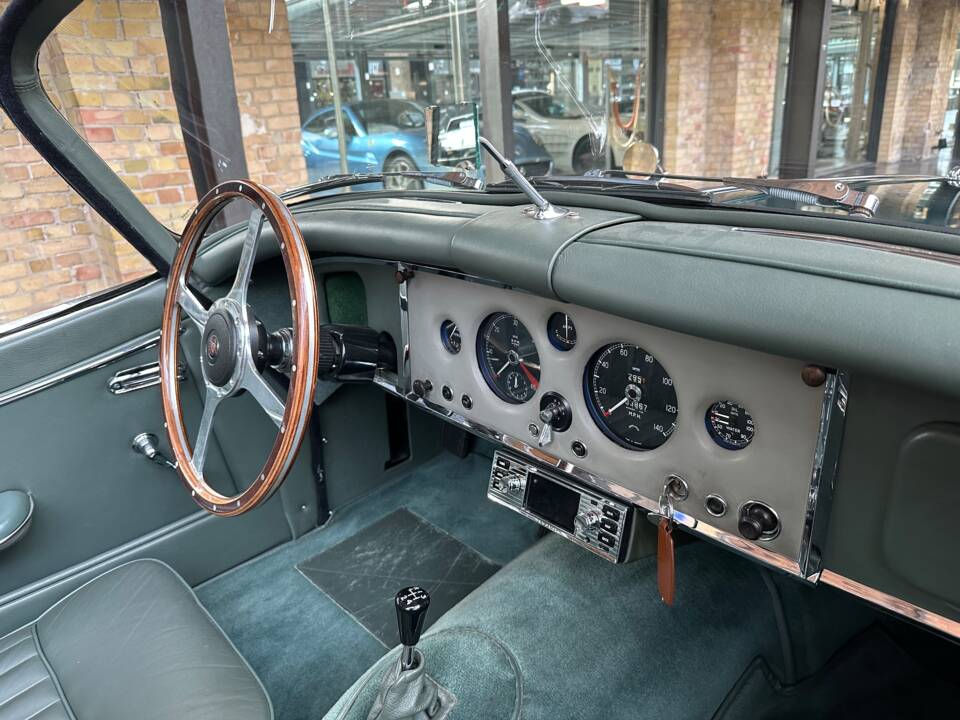 Image 14/19 de Jaguar XK 150 OTS (1958)