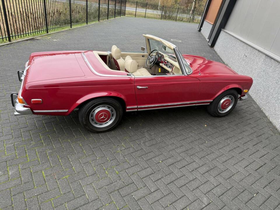 Image 12/50 of Mercedes-Benz 280 SL (1971)