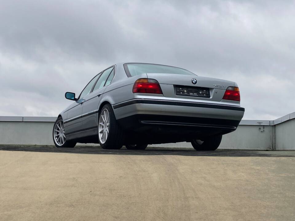 Image 5/9 of BMW 750i (1997)