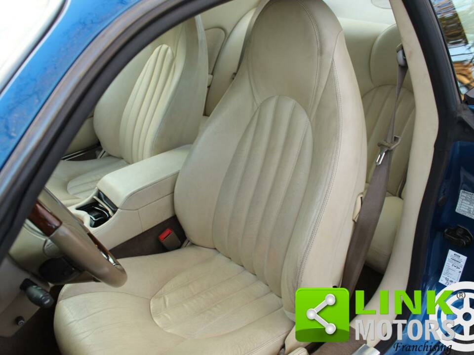 Image 11/16 of Jaguar XK8 4.0 (1997)