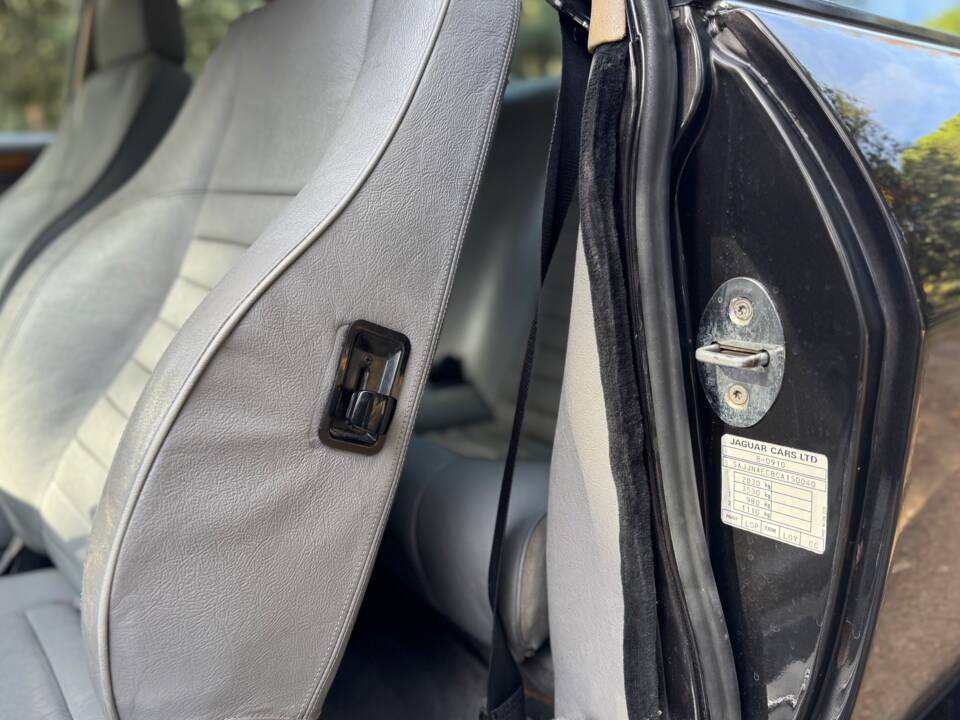 Image 32/47 of Jaguar XJ-S 3.6 (1988)
