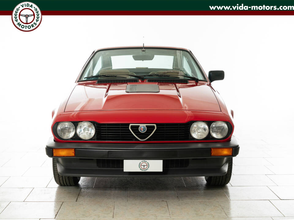 Image 2/32 of Alfa Romeo GTV 6 2.5 (1981)