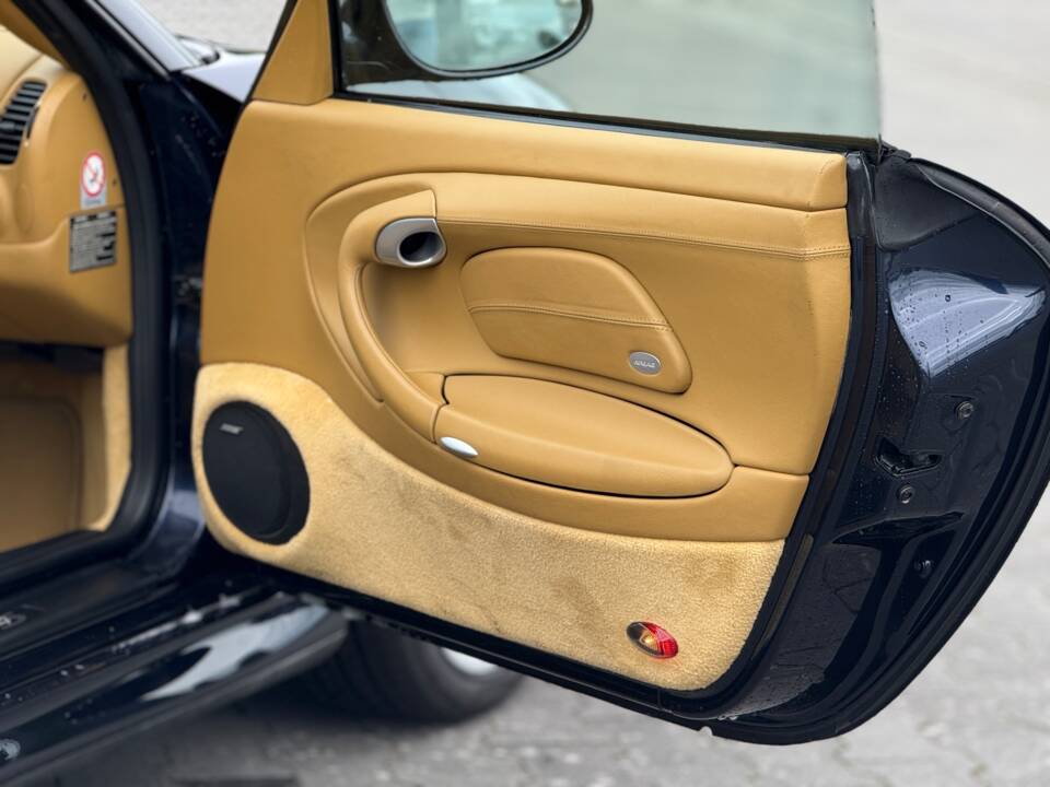 Image 34/42 de Porsche 911 Carrera 4S (2003)