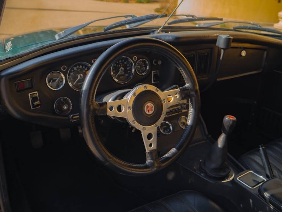 Image 40/50 of MG MGB GT (1974)