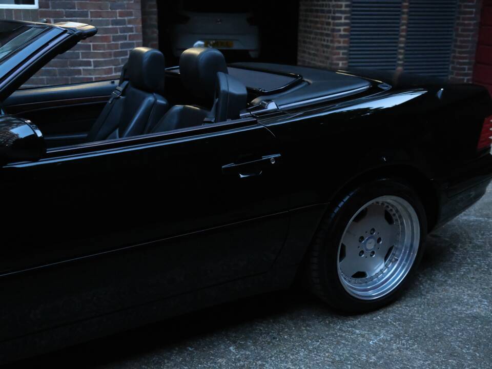 Image 63/100 of Mercedes-Benz SL 600 (1998)