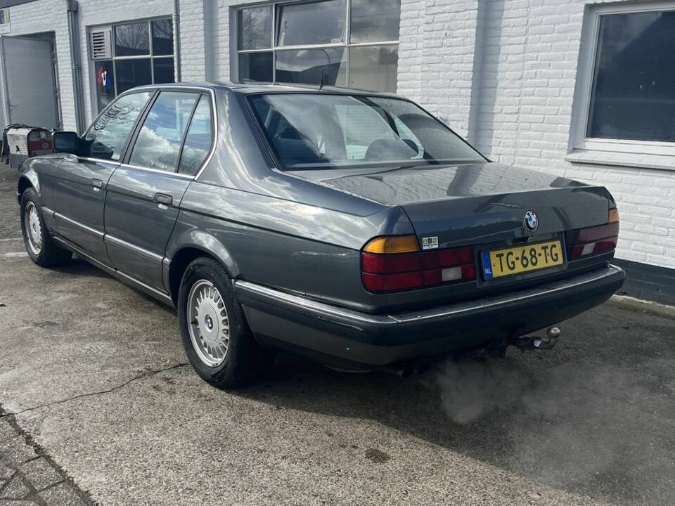 Bild 7/8 von BMW 735i (1988)