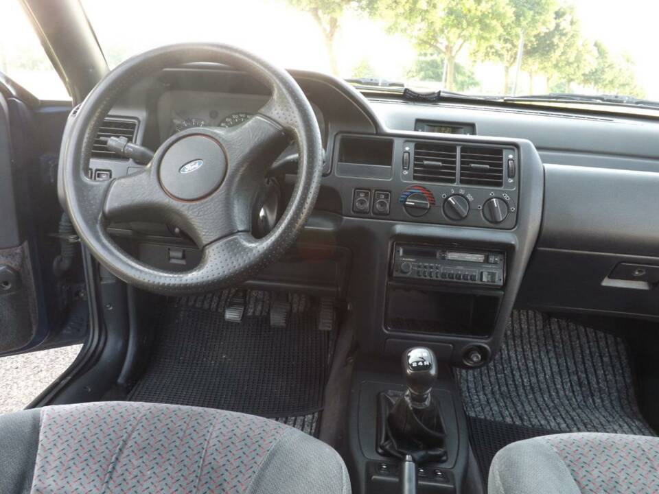 Bild 31/50 von Ford Escort 1.8 16v (1992)