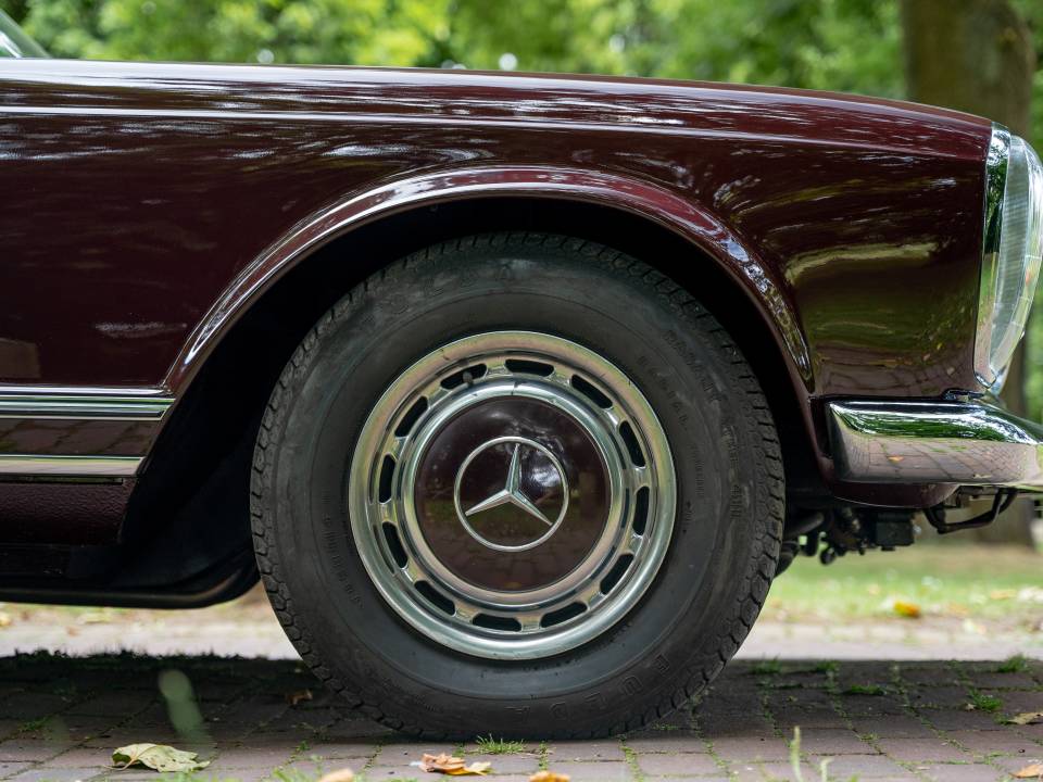 Image 12/59 of Mercedes-Benz 280 SL (1971)