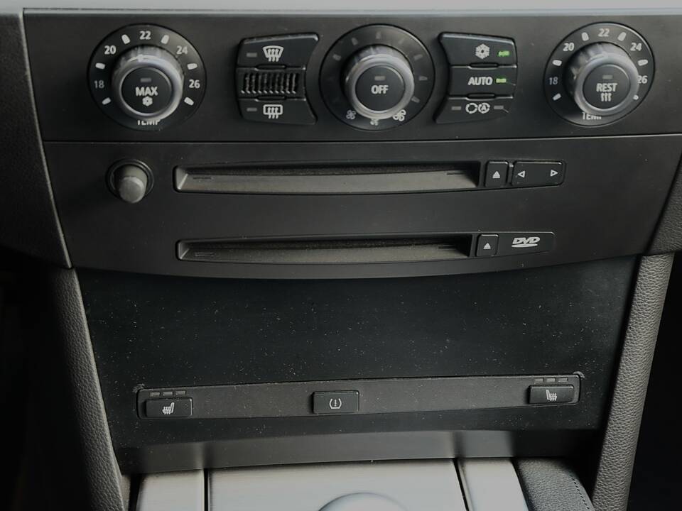 Image 38/51 of BMW M5 (2007)