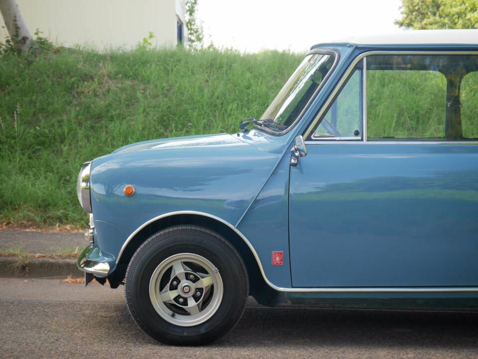 Image 10/28 de Innocenti Mini Cooper 1300 (1900)