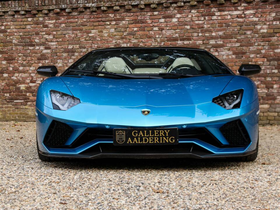 Image 27/50 of Lamborghini Aventador S (2018)