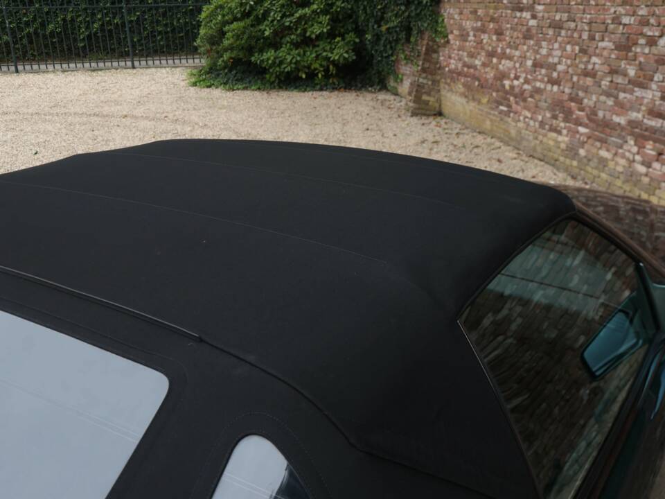 Image 14/50 of Mercedes-Benz 300 SL-24 (1992)