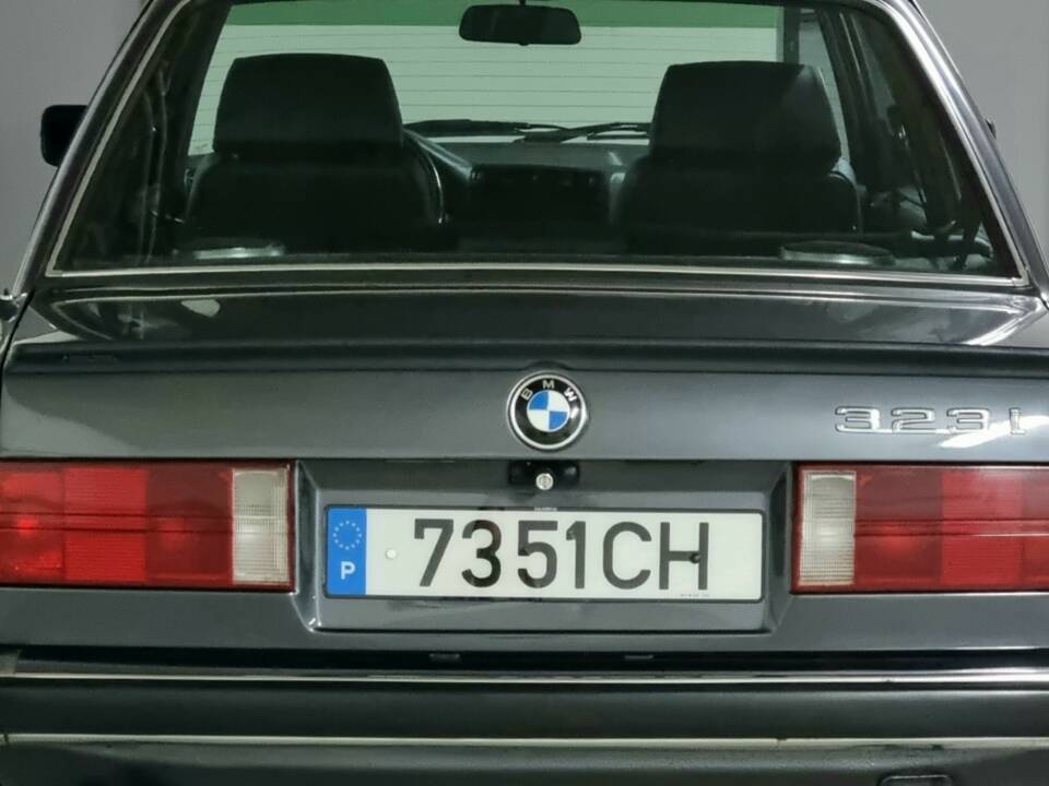 Image 52/100 of BMW 323i (1984)