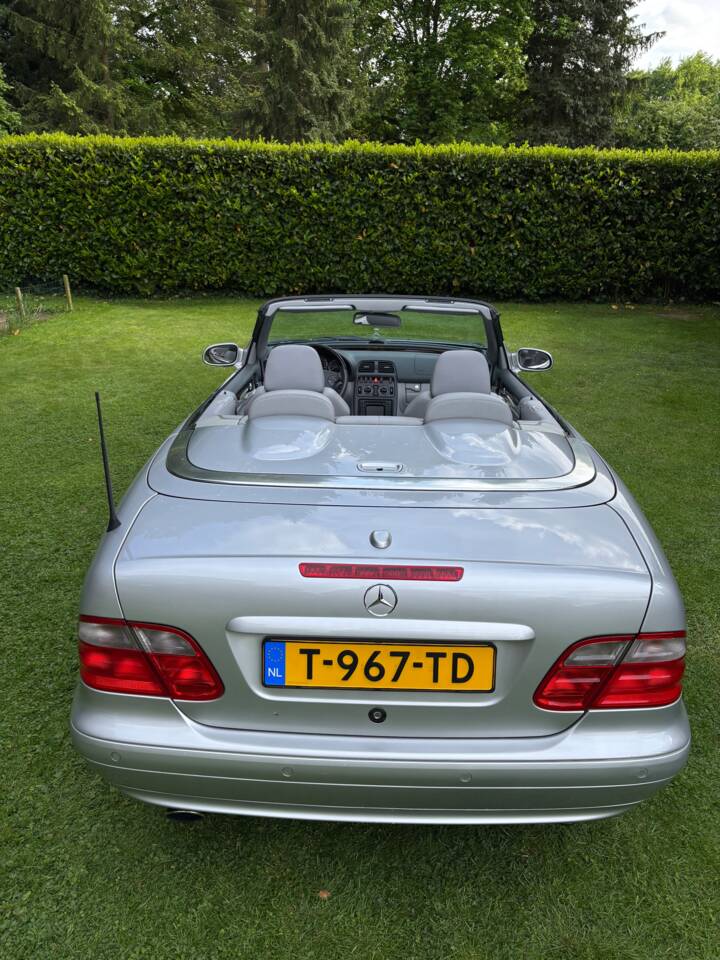 Image 13/23 of Mercedes-Benz CLK 200 Kompressor (2002)